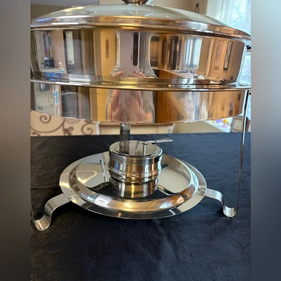 Stainless Steel Round Chafing Dish with Glass Lid - Silver - Picture 3 of 12
